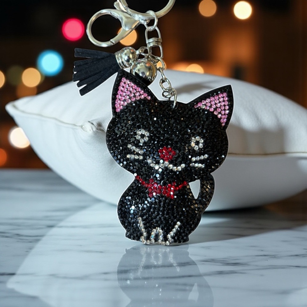 Fashion Jewelry Black Sparkling Cat Keychain with Red and Pink Details